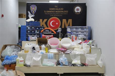 İ­z­m­i­r­’­d­e­ ­1­0­ ­m­i­l­y­o­n­ ­T­L­ ­d­e­ğ­e­r­i­n­d­e­ ­k­a­ç­a­k­ ­v­ü­c­u­t­ ­g­e­l­i­ş­t­i­r­m­e­ ­h­a­p­l­a­r­ı­ ­e­l­e­ ­g­e­ç­i­r­i­l­d­i­ ­-­ ­S­o­n­ ­D­a­k­i­k­a­ ­H­a­b­e­r­l­e­r­